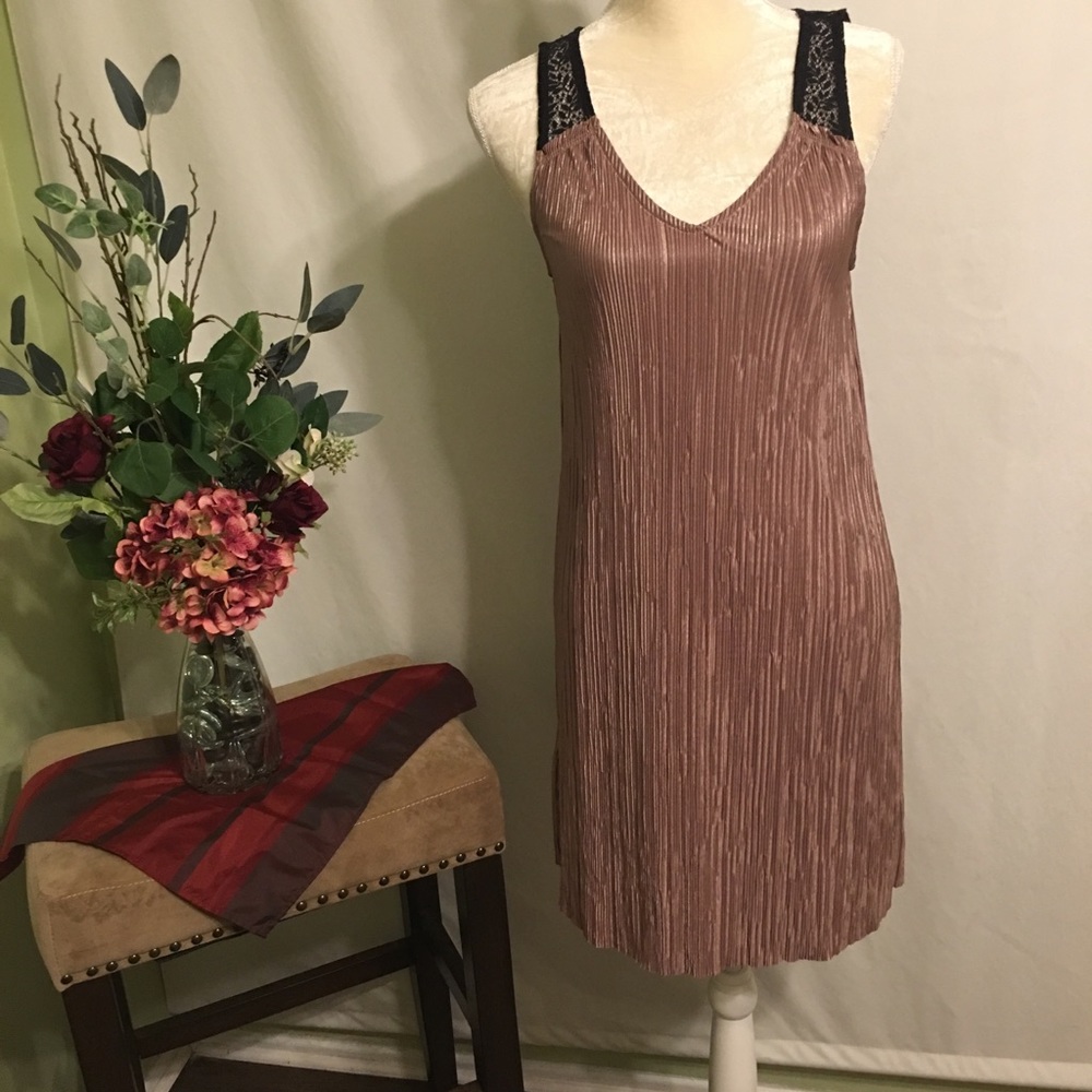 Dress - Picture 7 of 8